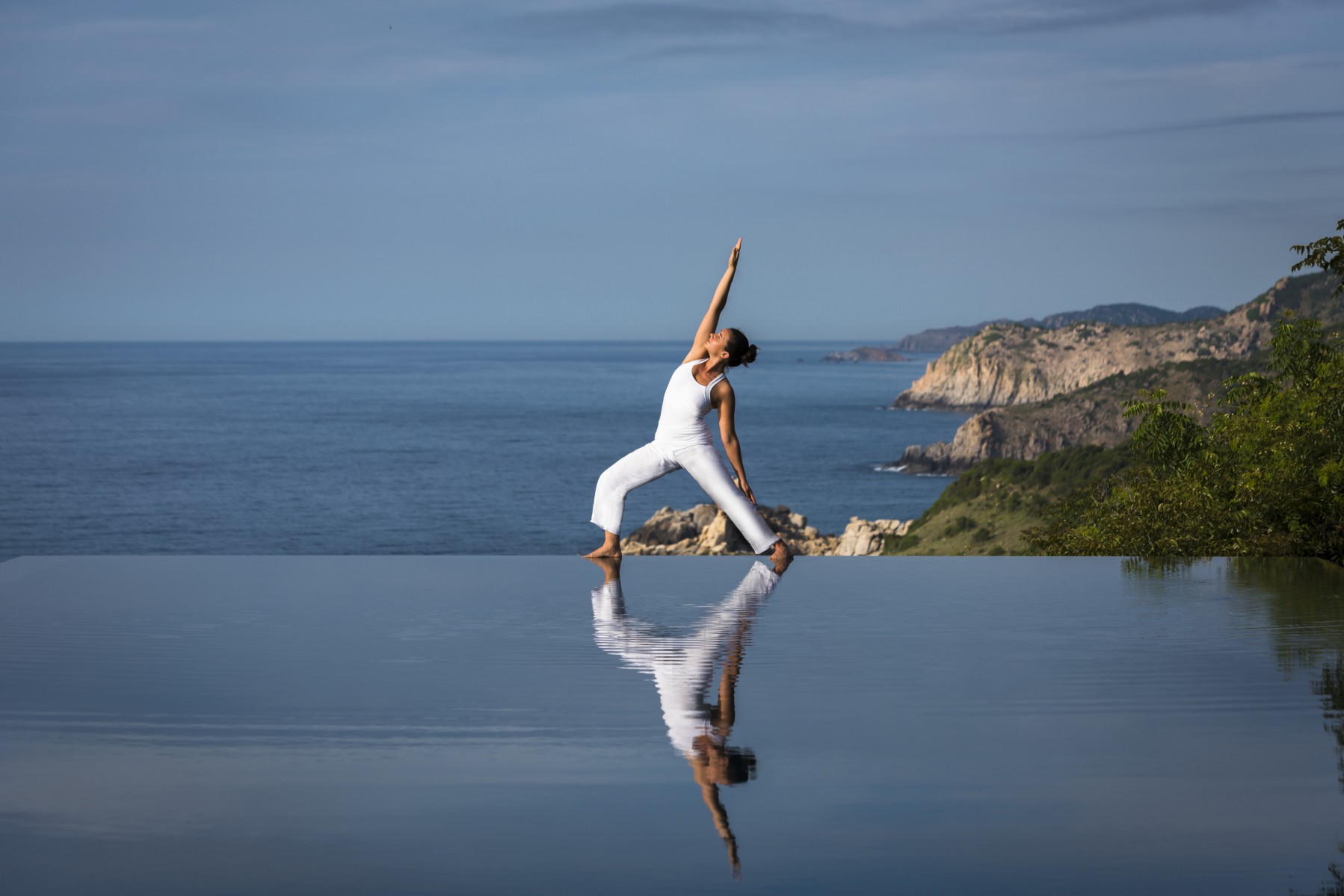 Amanoi Vietnam Yoga At Cliff Pool High Res 15113