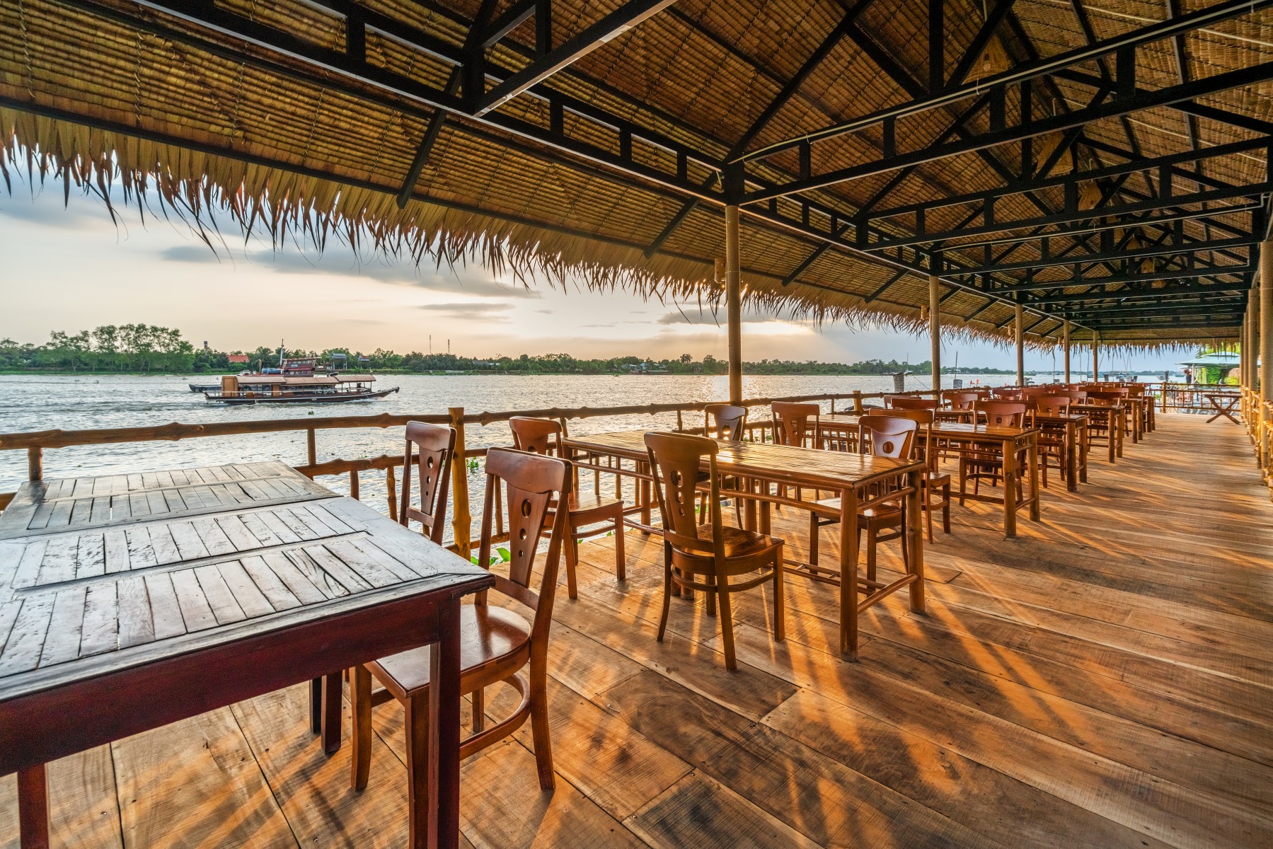 Mekong Lodge, Cái Bè nhà hàng view sông