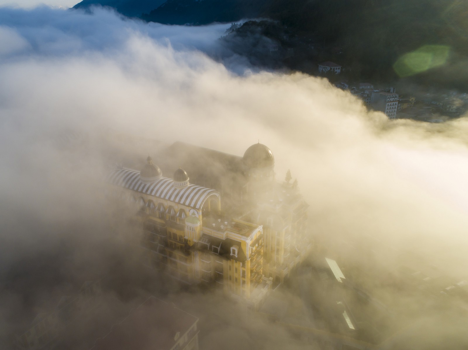 MGallery - Hotel De la Coupole Sapa sương mù