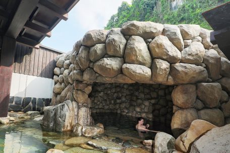 Yoko Onsen Quang Hanh Bể Tắm Hang
