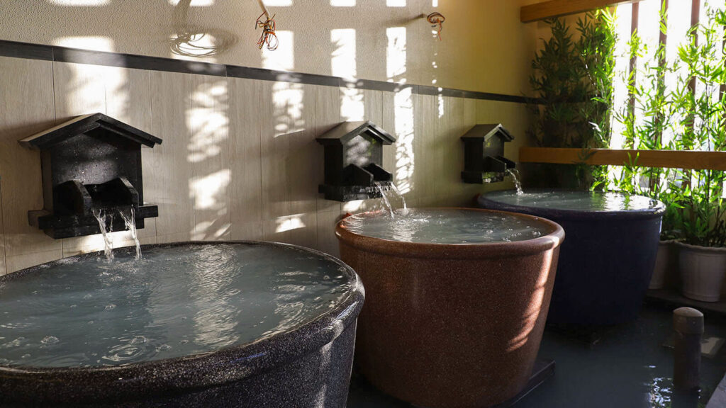 Tắm Khoáng Nóng Onsen: Bí Quyết Trẻ Mãi Không Già Của Người Nhật Bản